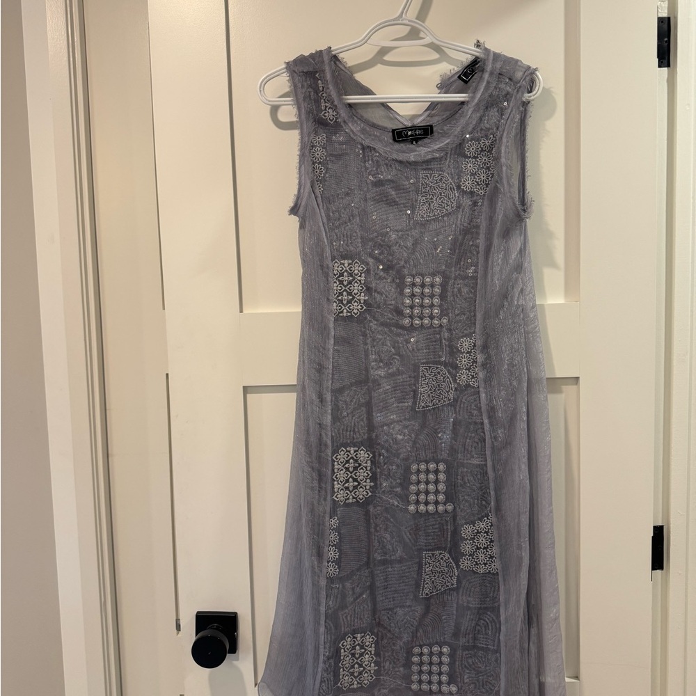 Chic Gray Patterned Midi Dress